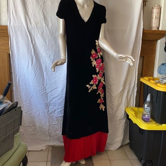 Vintage Black Velvet Floor Length Dress Floral Appliqué Custom Made Gown Evening - Picture 1 of 6
